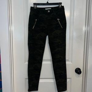 Zara Basic Denim Z1975, green camo skinny jeans, Sz 6, zipper front pockets